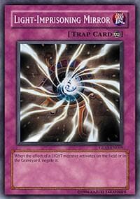 Light-Imprisoning Mirror